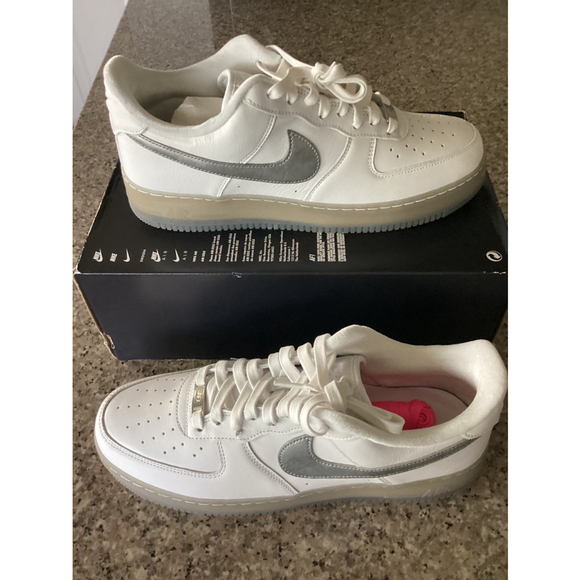 Nike Air Force 1 Low '07 PRM Size: 12 Color: White Metallic Silver - Picture 5 of 12